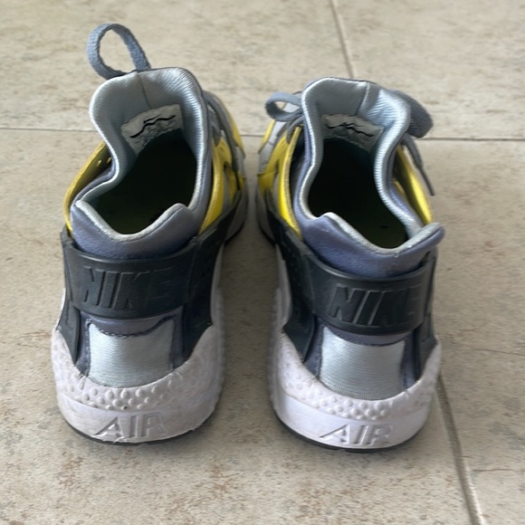 NIKE ⚫️ HUARACHE 🟡 Size US 11 - Picture 3 of 5
